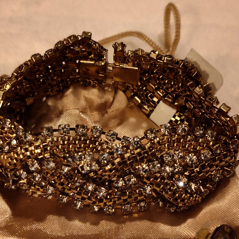 NWT! Cache Jewelry Set - Picture 3 of 13
